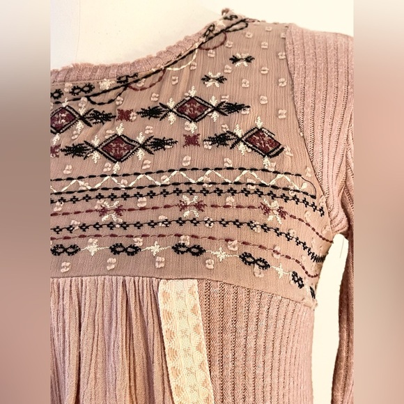 Jolt Women’s Boho Embroidered Long Sleeve Mauve Peasant Top | Size XS - Picture 3 of 9